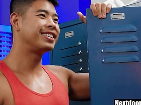 亚裔肌肉男被大屌朋友猛干 asian old young gay sex videos