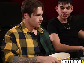 深柜男在电影院约炮基佬情人 free gay hot porn