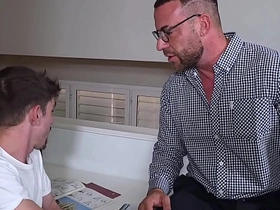 意大利原味性爱技巧荣誉学位 [预告片] chinese cum inside gay porn