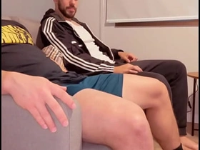 隔壁大屌邻居趁老婆上班跑来肏我 singapore gay sex porn