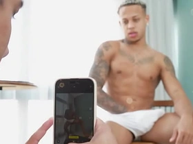 叫兄弟来拍照 结果他把我鸡巴嗦到射精 asian teen gay boy hard sex videos