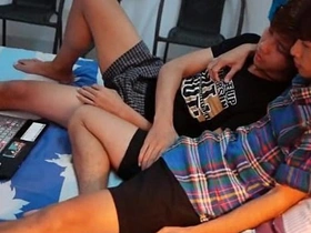 亚洲小鲜肉看片后欲火焚身 in life kin admire asian gay porn