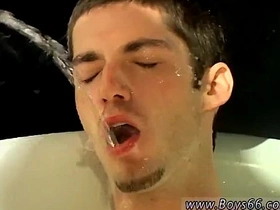 亚裔胖同志被颜射 兄弟会尿尿派对:凯勒布·斯科特! gay porn chinese cruising