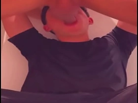 商场厕所里被运动型小伙深喉 爽爆的猎艳 gay asian hot sex videos