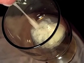 亚洲小鲜肉多次射精在杯子里 3 asian gay sex party videos