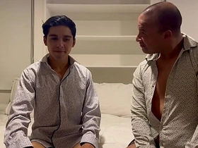 这小年轻从没尝过残疾大哥的巨屌 gay porn hot kiss