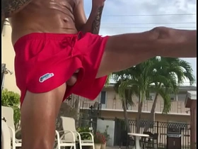 鸡巴意外从短裤里弹出 korean beast gay porn